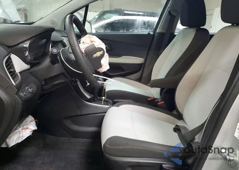 2020 Chevrolet Trax Ls z USA, uszkodzony, nr VIN 3GNCJNSB2LL163883